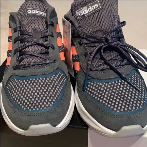 Adidas Woman’s valasion running shoes 90s - Picture 6 of 6